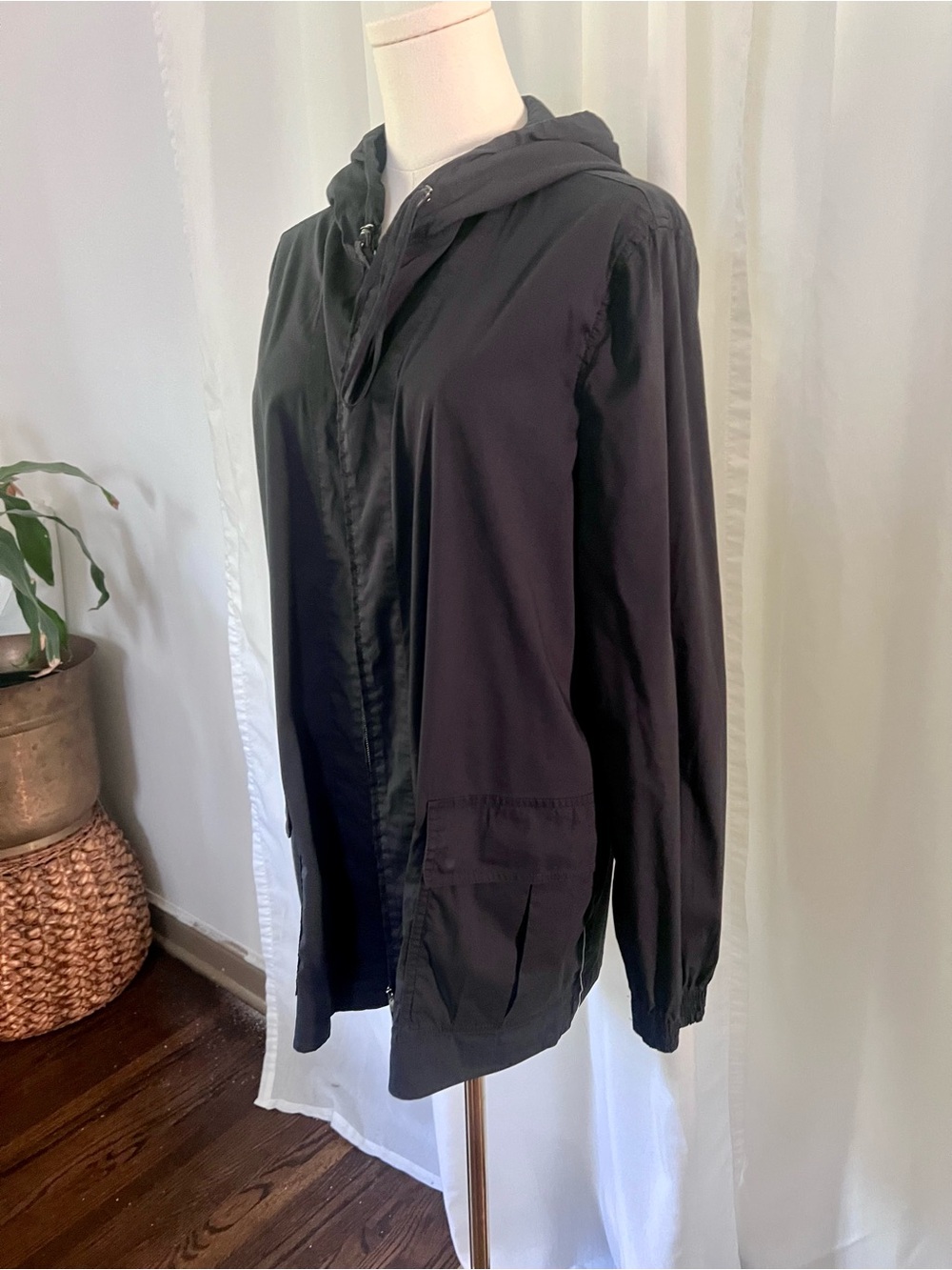Women MaxMara black Windbreaker. Size 12